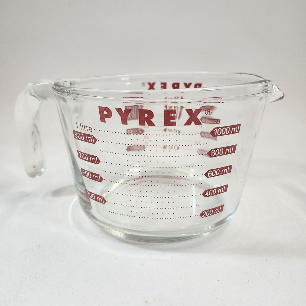 PYREX 4 Cup 32 Oz Glass Measuring Cup Mixing Bowl Red Letter Made in USA 21 Text